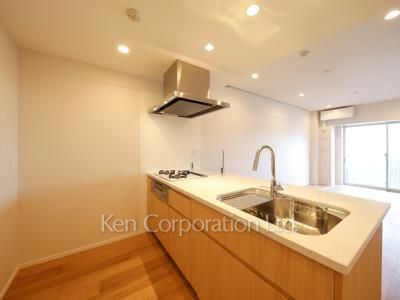 Kitchen ※Photo of the same layout on 5 floor. Decoration and fixture may differ.