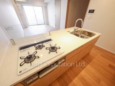 Kitchen ※Photo of the same layout on 5 floor. Decoration and fixture may differ.