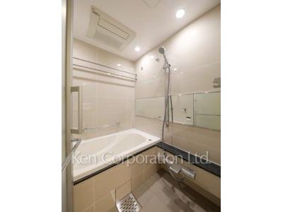 Bath ※Photo of the same layout on 5 floor. Decoration and fixture may differ.