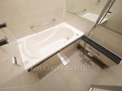 Bath ※Photo of the same layout on 5 floor. Decoration and fixture may differ.