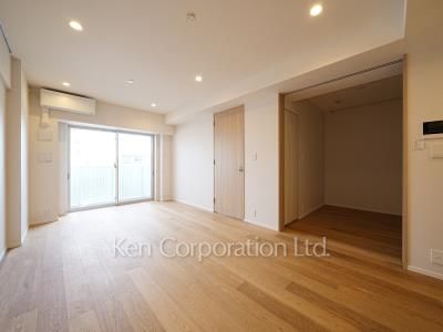 Living-Dining ※Photo of the same layout on 5 floor. Decoration and fixture may differ.
