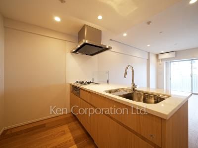 Kitchen ※Photo of the same layout on 5 floor. Decoration and fixture may differ.