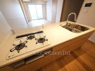 Kitchen ※Photo of the same layout on 5 floor. Decoration and fixture may differ.
