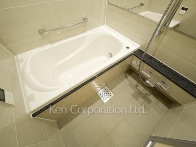 Bath ※Photo of the same layout on 5 floor. Decoration and fixture may differ.
