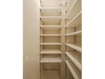 Shoes-In Closet ※Photo of the same layout on 4 floor. Decoration and fixture may differ.