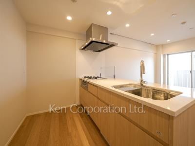 Kitchen ※Photo of the same layout on 4 floor. Decoration and fixture may differ.