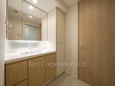 Powder Room ※Photo of the same layout on 4 floor. Decoration and fixture may differ.