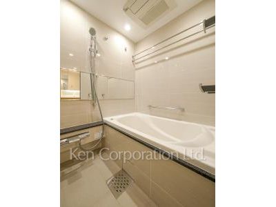 Bath ※Photo of the same layout on 4 floor. Decoration and fixture may differ.