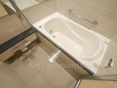 Bath ※Photo of the same layout on 4 floor. Decoration and fixture may differ.