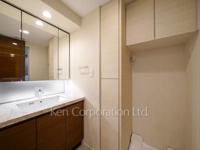 Powder Room ※Photo of the same layout on 6 floor. Decoration and fixture may differ.