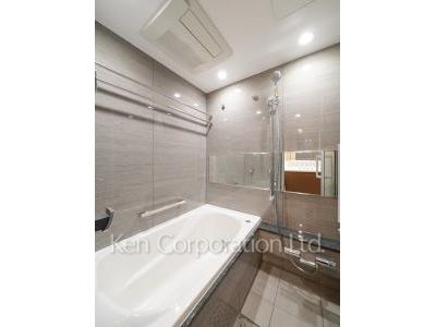 Bath ※Photo of the same layout on 6 floor. Decoration and fixture may differ.