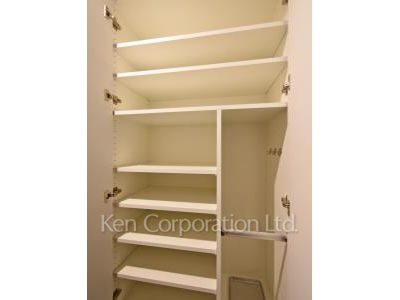 Shoes Closet ※Photo of the same layout on 15 floor. Decoration and fixture may differ.