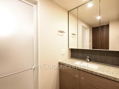 Powder Room ※Photo of the same layout on 15 floor. Decoration and fixture may differ.