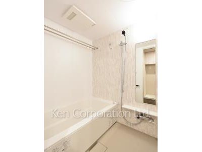 Bath ※Photo of the same layout on 15 floor. Decoration and fixture may differ.