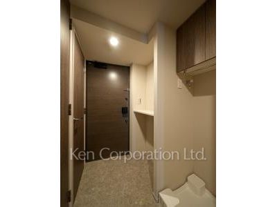 Entrance ※Photo of the same layout on 5 floor. Decoration and fixture may differ.