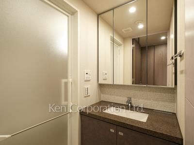 Powder Room ※Photo of the same layout on 5 floor. Decoration and fixture may differ.