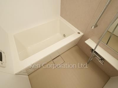Bath ※Photo of the same layout on 5 floor. Decoration and fixture may differ.