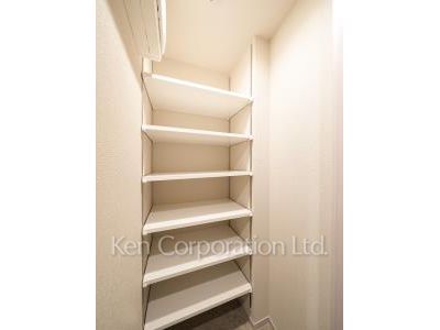 Shoes-In Closet ※Photo of the same layout on 5 floor. Decoration and fixture may differ.