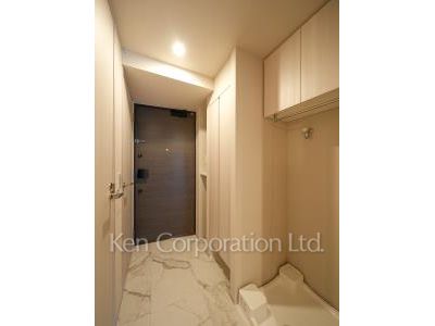 Entrance ※Photo of the same layout on 6 floor. Decoration and fixture may differ.