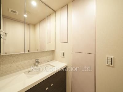 Powder Room ※Photo of the same layout on 6 floor. Decoration and fixture may differ.