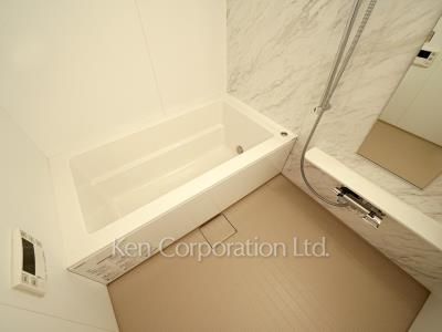 Bath ※Photo of the same layout on 6 floor. Decoration and fixture may differ.