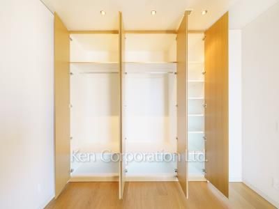Closet ※Photo of the same layout on 22 floor. Decoration and fixture may differ.