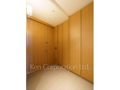 Entrance ※Photo of the same layout on 22 floor. Decoration and fixture may differ.