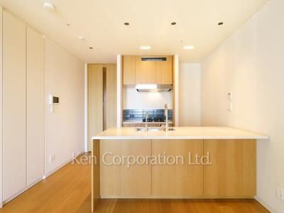 Kitchen ※Photo of the same layout on 22 floor. Decoration and fixture may differ.