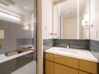 Powder Room ※Photo of the same layout on 22 floor. Decoration and fixture may differ.