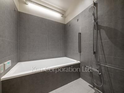 Bath ※Photo of the same layout on 22 floor. Decoration and fixture may differ.