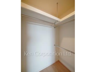 Walk-In Closet ※Photo of the same layout on 19 floor. Decoration and fixture may differ.