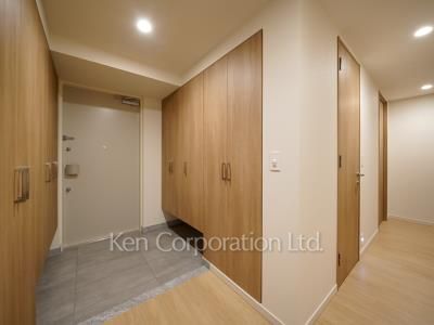 Entrance ※Photo of the same layout on 19 floor. Decoration and fixture may differ.
