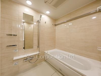 Bath ※Photo of the same layout on 20 floor. Decoration and fixture may differ.