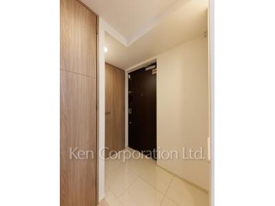 Entrance ※Photo of the same layout on 9 floor. Decoration and fixture may differ.