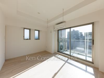 Living-Dining ※Photo of the same layout on 9 floor. Decoration and fixture may differ.