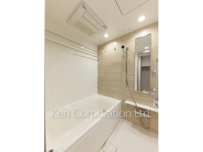 Bath ※Photo of the same layout on 9 floor. Decoration and fixture may differ.