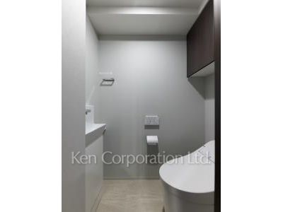 Lavatory ※Photo of the same layout on 10 floor. Decoration and fixture may differ.