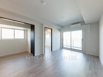 Living-Dining ※Photo of the same layout on 10 floor. Decoration and fixture may differ.