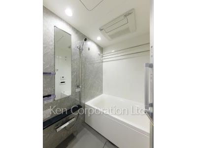 Bath ※Photo of the same layout on 10 floor. Decoration and fixture may differ.