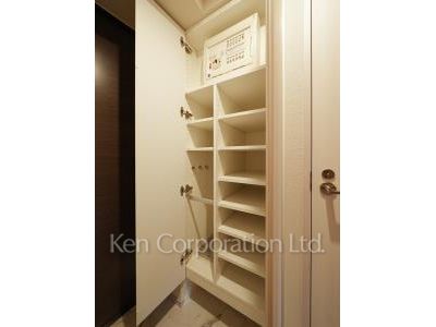 Shoes Closet ※Photo of the same layout on 6 floor. Decoration and fixture may differ.