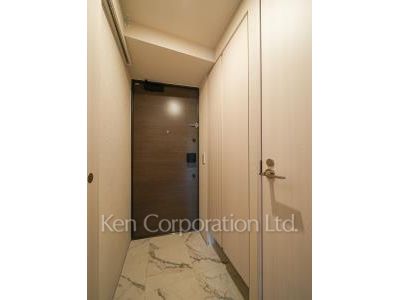 Entrance ※Photo of the same layout on 6 floor. Decoration and fixture may differ.