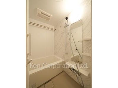 Bath ※Photo of the same layout on 6 floor. Decoration and fixture may differ.