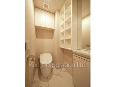 Lavatory ※Photo of the same layout on 6 floor. Decoration and fixture may differ.