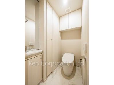 Lavatory ※Photo of the same layout on 6 floor. Decoration and fixture may differ.
