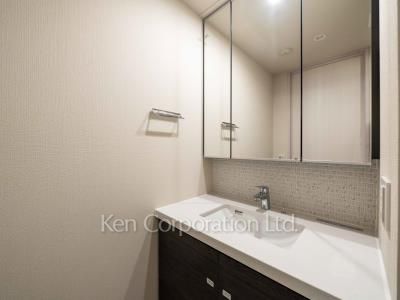 Powder Room ※Photo of the same layout on 6 floor. Decoration and fixture may differ.