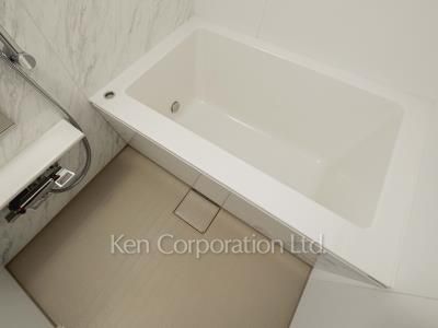 Bath ※Photo of the same layout on 6 floor. Decoration and fixture may differ.