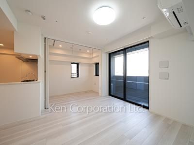 Living-Dining ※Photo of the same layout on 13 floor. Decoration and fixture may differ.