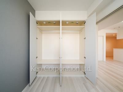 Closet ※Photo of the same layout on 13 floor. Decoration and fixture may differ.