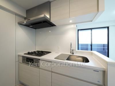 Kitchen ※Photo of the same layout on 13 floor. Decoration and fixture may differ.