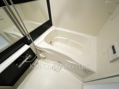 Bath ※Photo of the same layout on 13 floor. Decoration and fixture may differ.